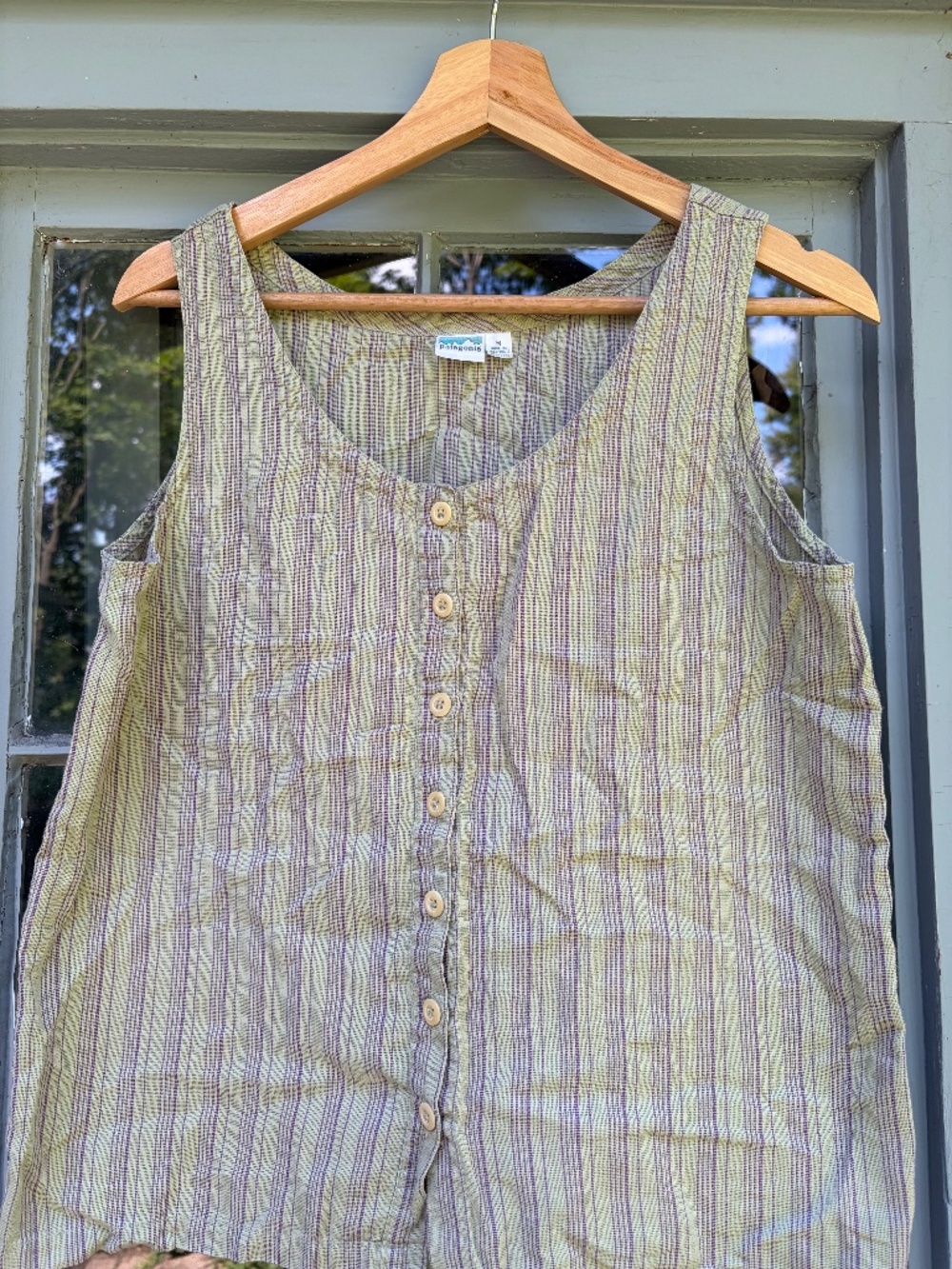 Button down tank